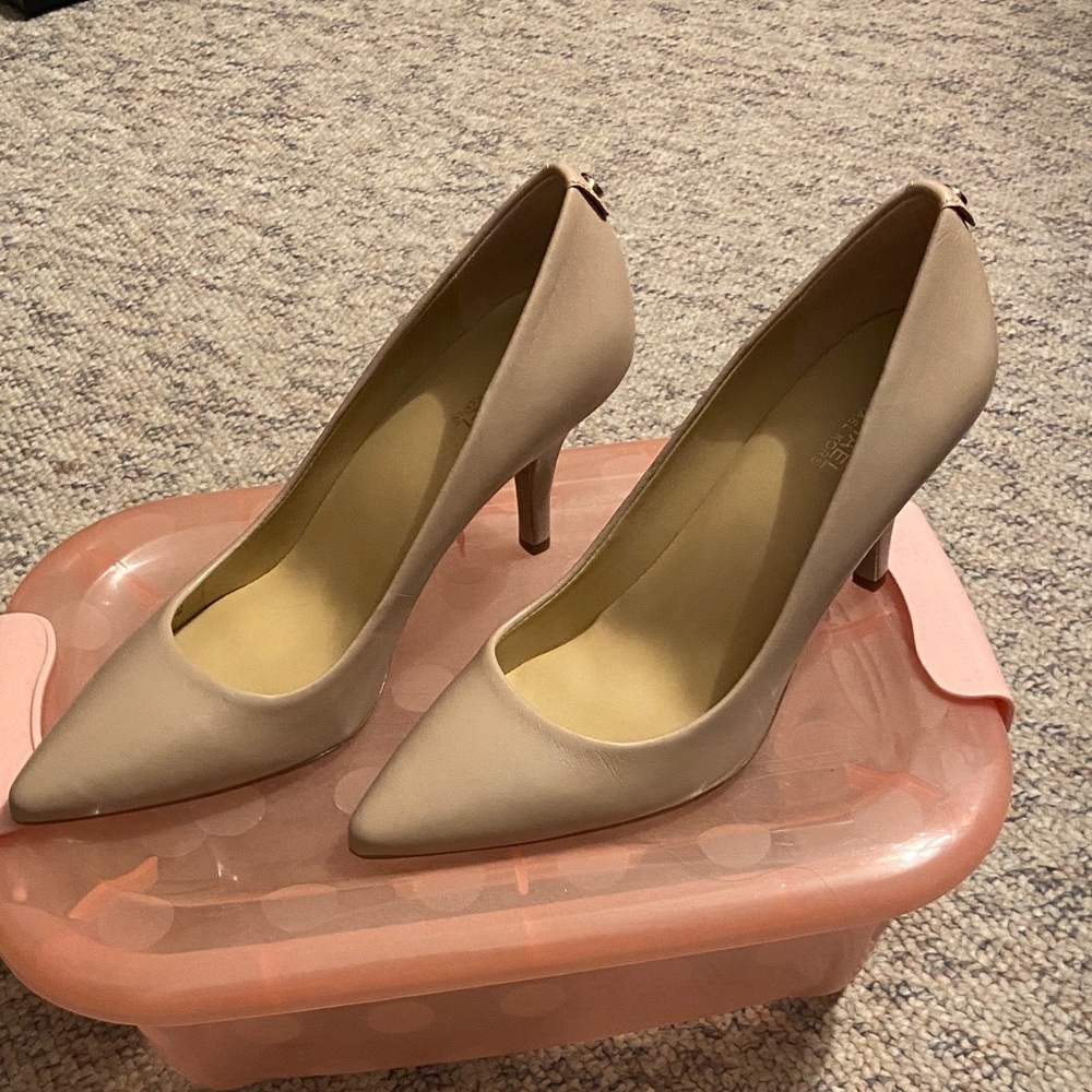 Michael Kors Classic Beige Heels NWOT